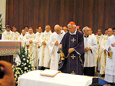 Philippine prelates bid farewell to Bishop Claver thumbnail