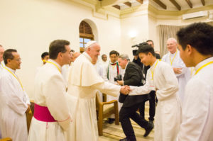 2017.12.Pope-Francis-meets-young-Jesuits-in-Myanmar