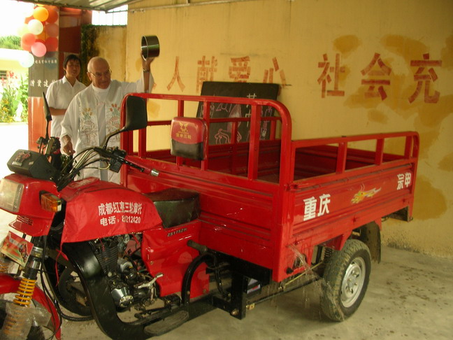 祝聖修女的新車,上路平安!