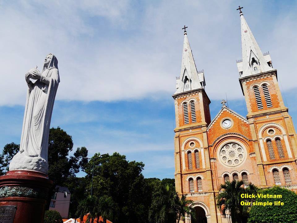 西貢聖母大教堂Nhà thờ Đức Bà Sài Gòn(又名紅教堂) 地址: 1, Công xã Paris, Bến Nghé, District 1, Ho Chi Minh