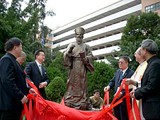 Ricci symposium brings together East and West thumbnail