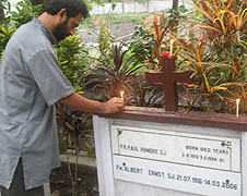 Jesuits &lsquo;connect' to deceased members thumbnail