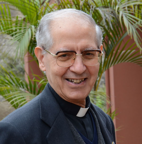 Fr. Adolfo Nicol&aacute;s, S.J.