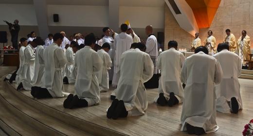17 Jesuits ordained deacon