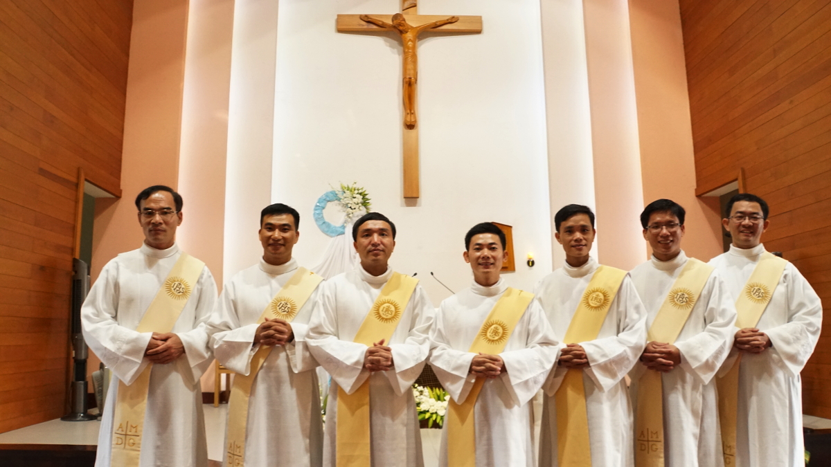 2019.03.Vietnamese-deacons