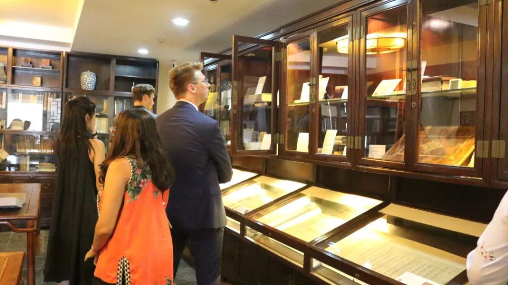 Scholars of the Schwarzman College visited the TBC liberary