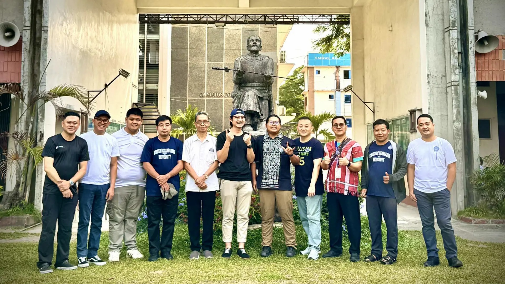 2025.11.Brothers-circle