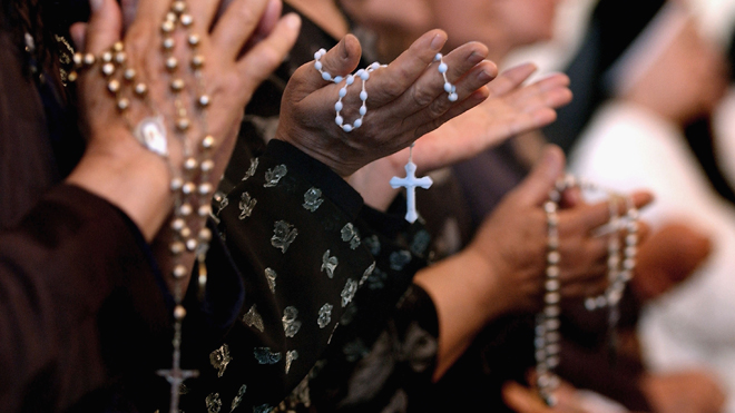 Iraqi Worshippers Pray For Pope John Paul II