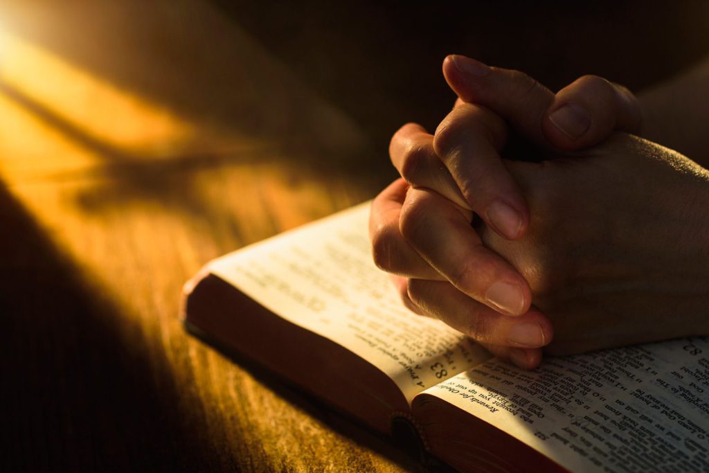 praying-58f129f13df78cd3fc418722
