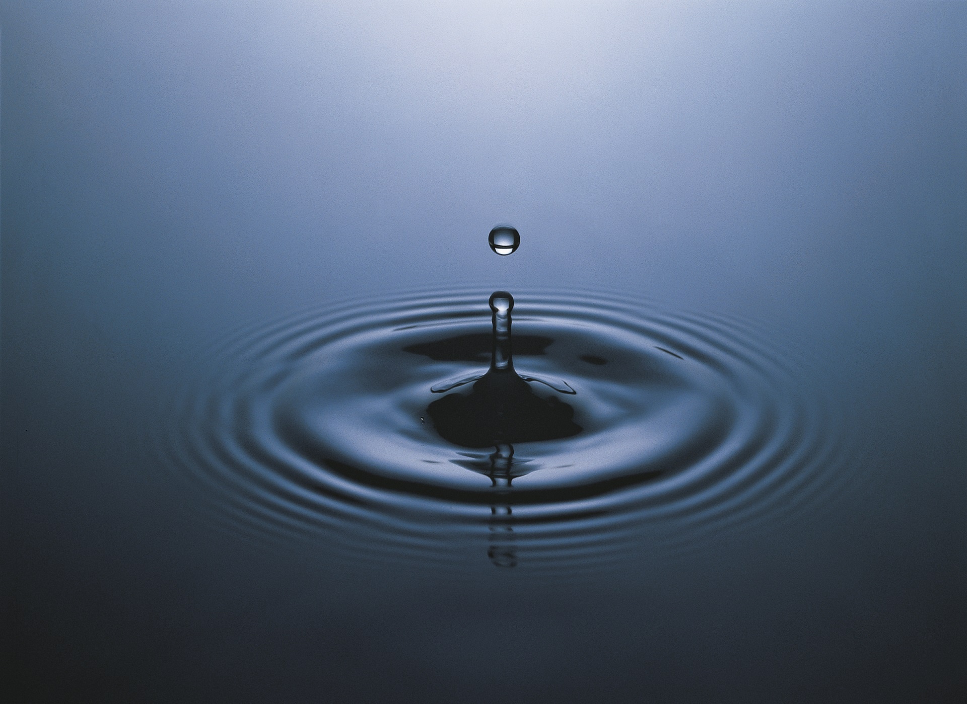 water-drop-macro-view