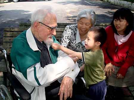 葉由根神父對弱勢孩子的愛，在台灣生根2