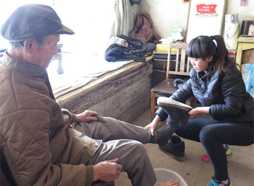 關愛貧困女生，溫暖一個家庭