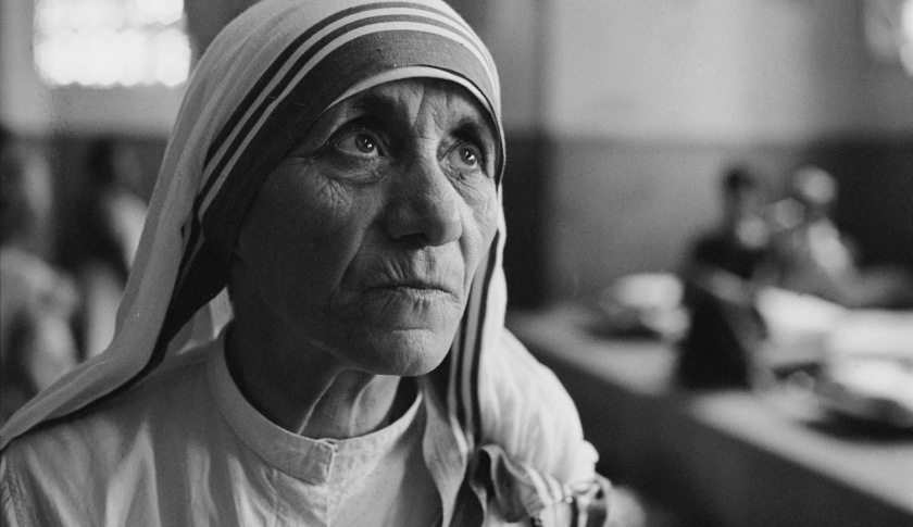 Albanian Roman Catholic nun and founder of the Missionaries of Charity, Mother Teresa (1910 - 1997) at a hospice for the destitute and dying in Kolkata (Calcutta), India, 1969. (Photo by Terry Fincher/Hulton Archive/Getty Images)