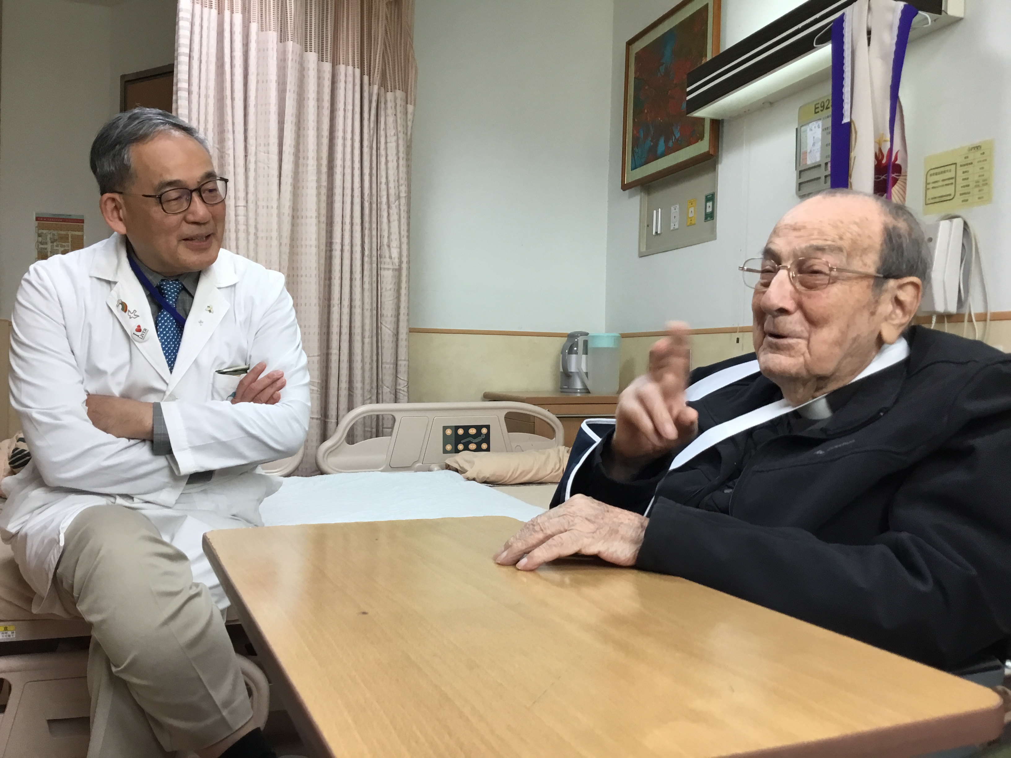 唐鴻舜醫師探望賴甘霖神父