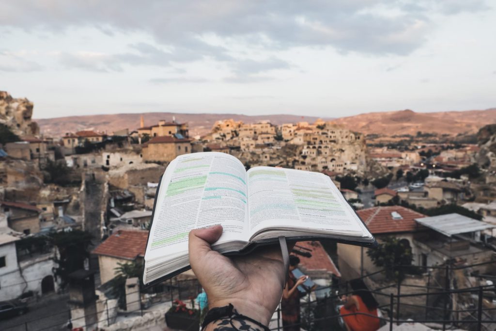 Read the Bible every day 每天读圣经