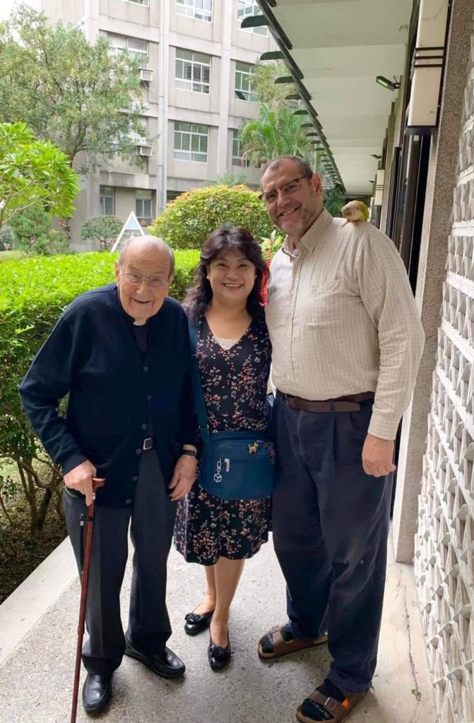 沈拉蒙神父(Fr. Ramon Santacana)赴古亭耶稣圣心堂探望赖甘霖神父