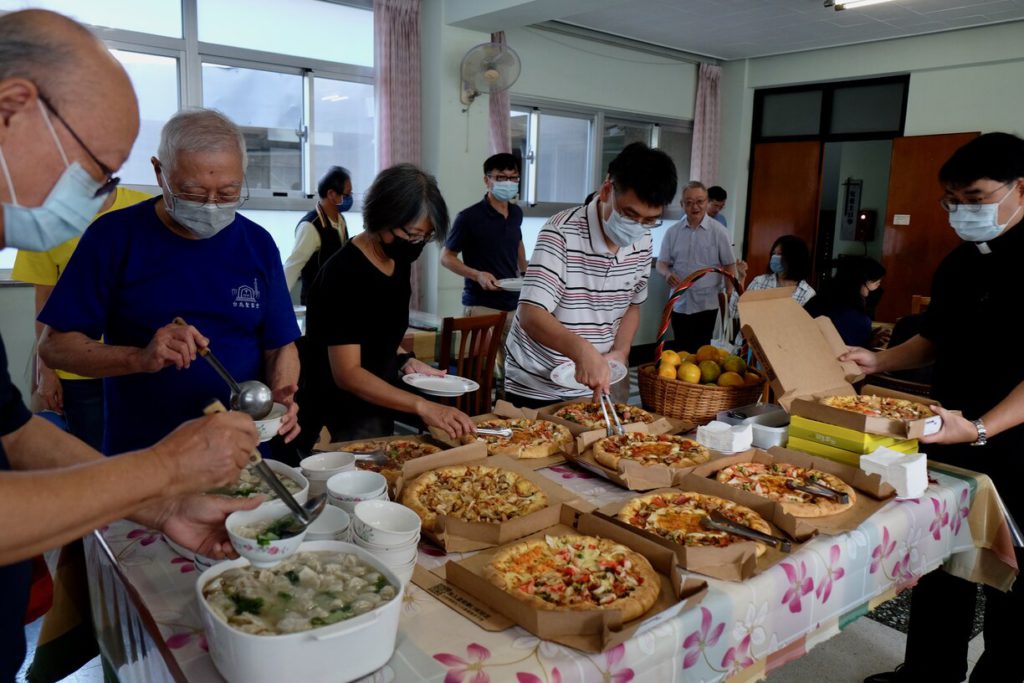 lunchatcommunity
