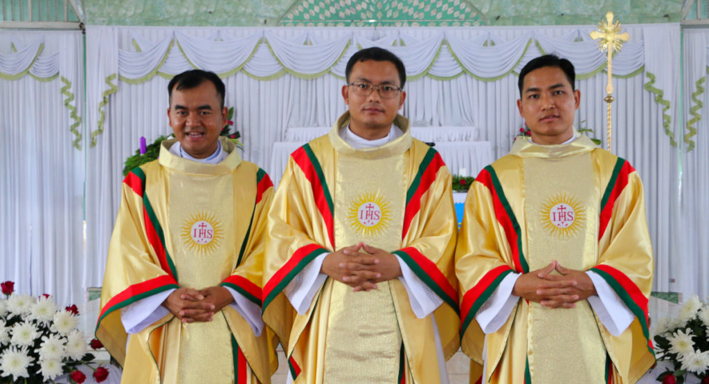 2022.12.Myanmar-ordination