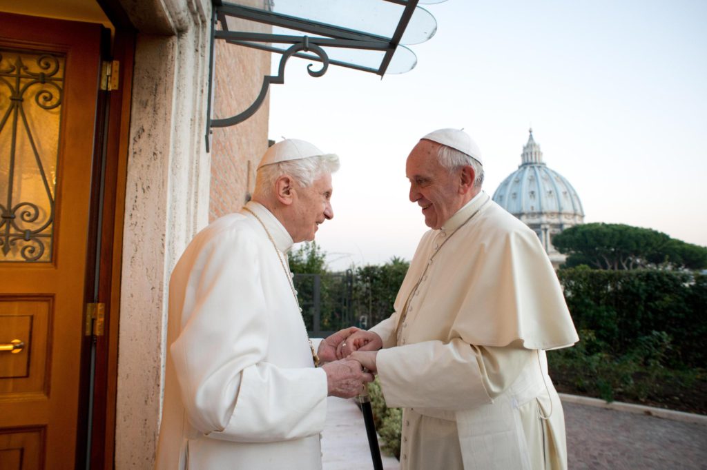 Papa Francesco e Benedetto XVI
ANSA/L'OSSERVATORE ROMANO
+++EDITORIAL USE ONLY - NO SALES+++