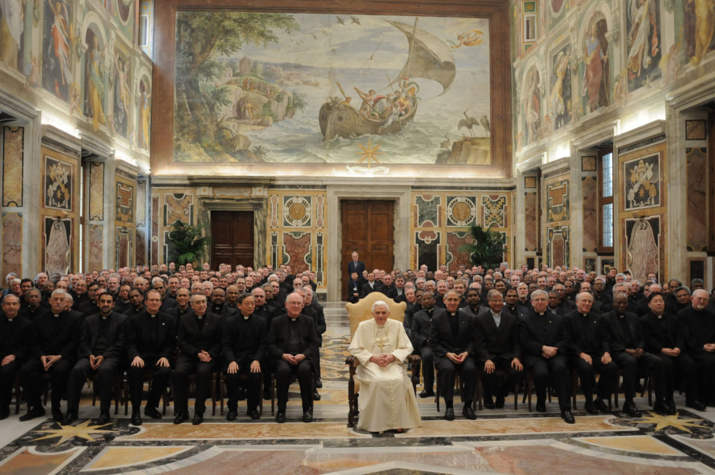 SS Benedetto  XVI - Sala Clementina - Partecipanti al Capitolo Generale della Compagnia di Gesu' - 21-02-2008 





 - (Copyright L'OSSERVATORE ROMANO - Servizio Fotografico - photo@ossrom.va)