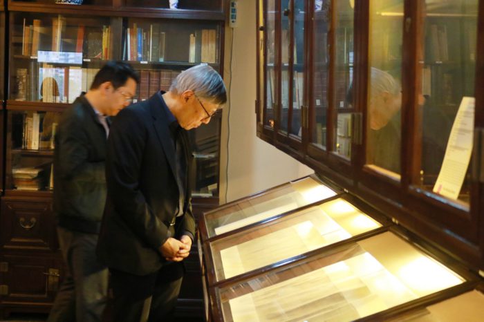 香港教區周守仁主教一行四人於四月廿日參觀《 北京中國學中心》