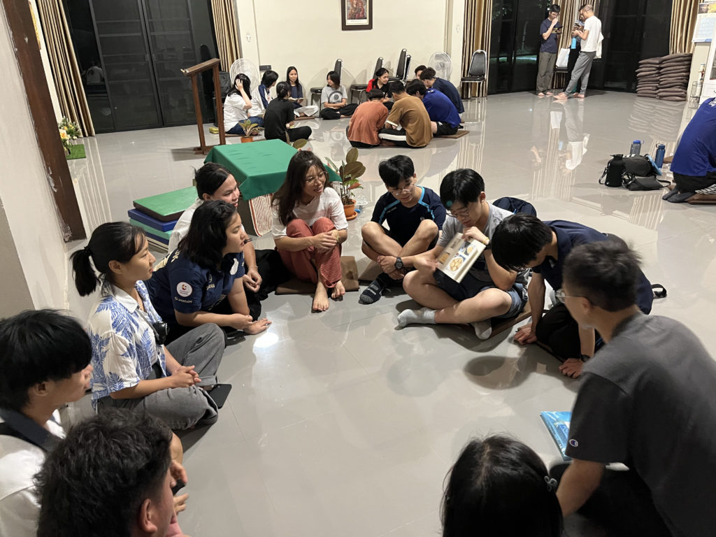 香港學生與泰國學生分享香港文化與學習生活。