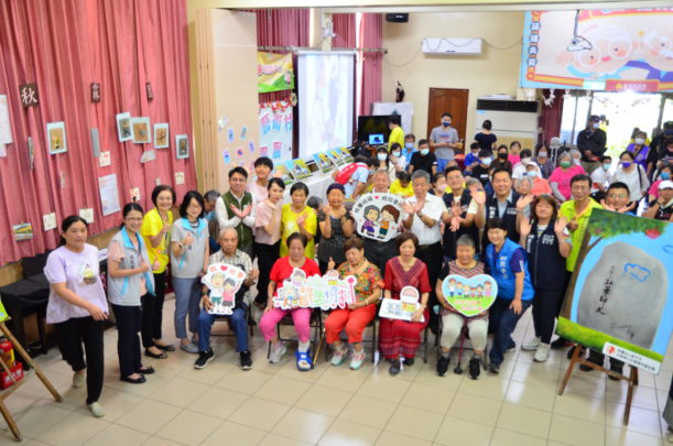 樂齡藝術村團體大合照