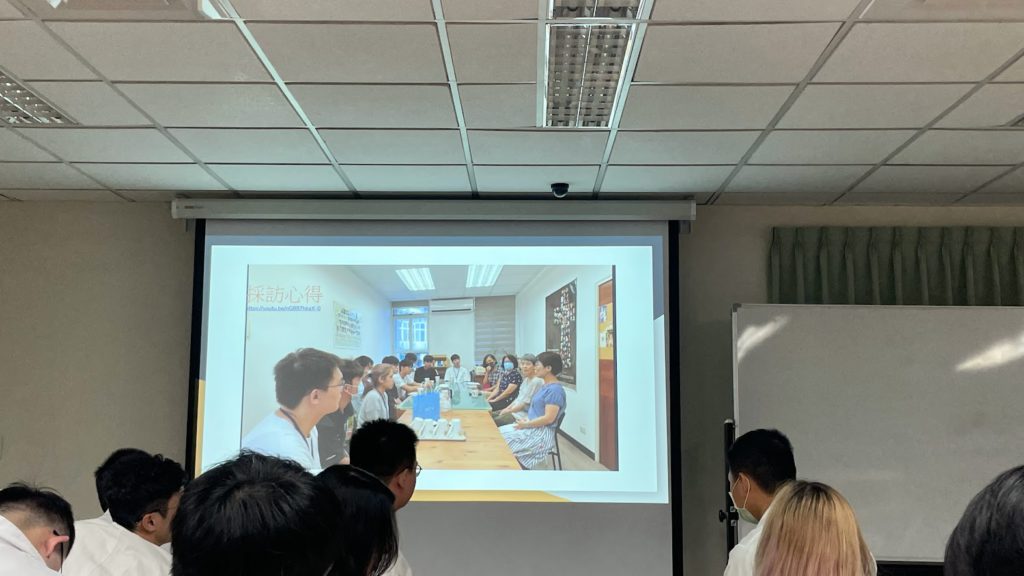 耕莘文教院的同仁成了孔修士的家属代表,接受学生访问
