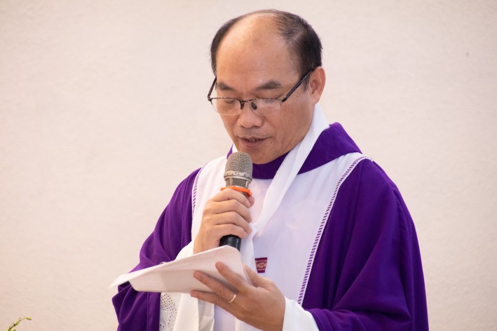 裴育圣神父代表耶稣会中华省省会长董泽龙神父致感谢词