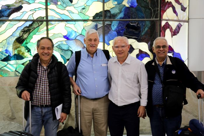 左起总会长亚太参赞 Fr Jose Magadia SJ 、总会长苏萨神父、澳洲会省省会长武金权神父、总会长南亚参赞Fr M. K. George SJ 