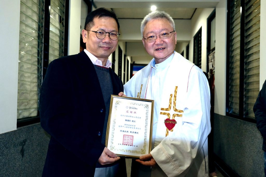 董澤龍神父與陳弟兄