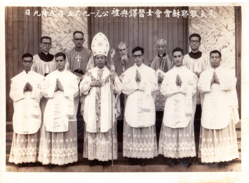 徐可之神父(右三)晉鐸當天