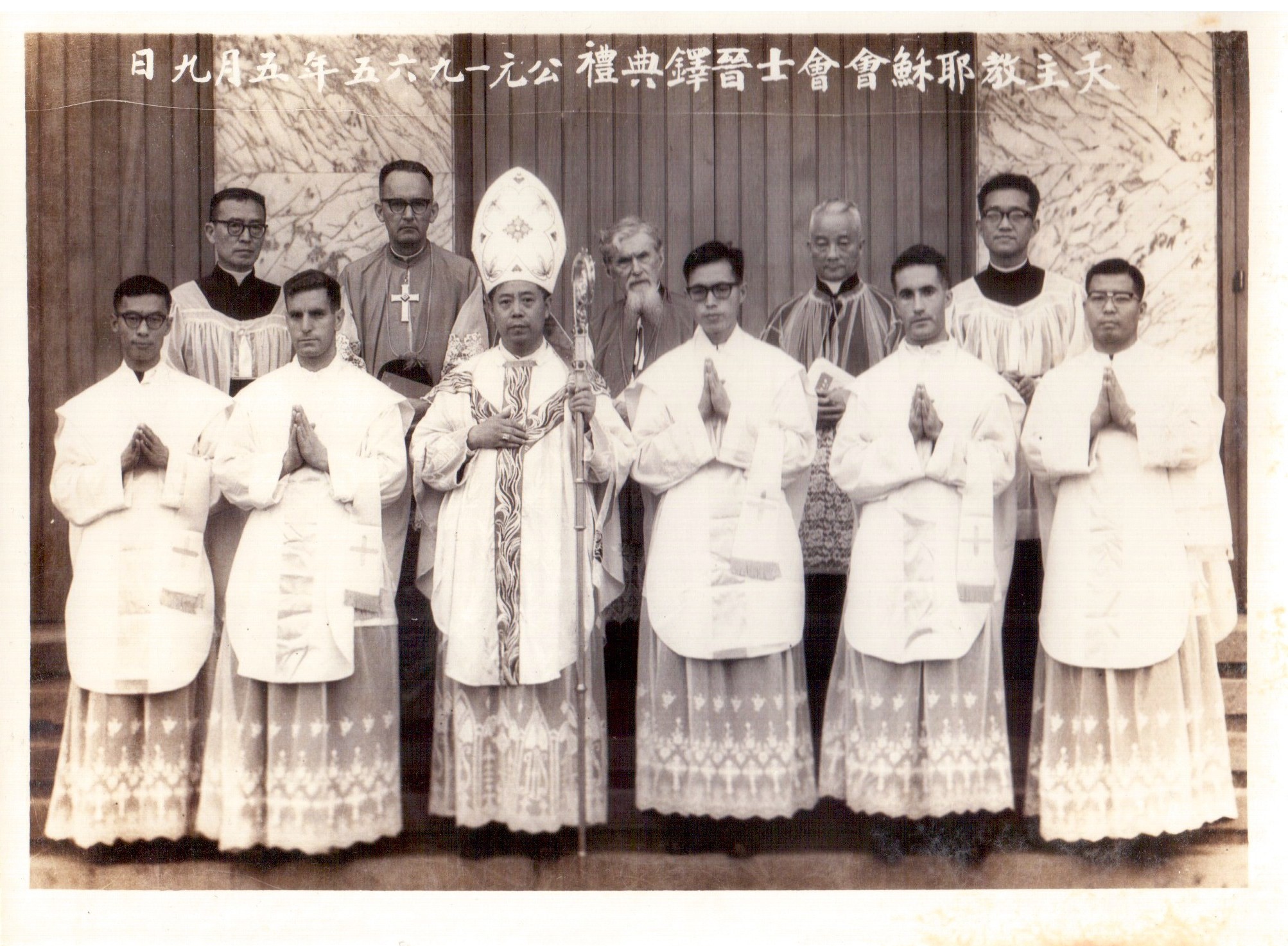 徐可之神父(右三)晉鐸當天