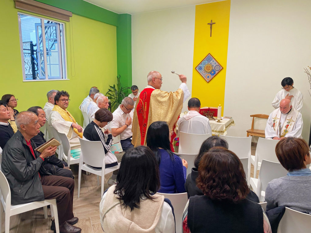 吳神父行祝聖禮