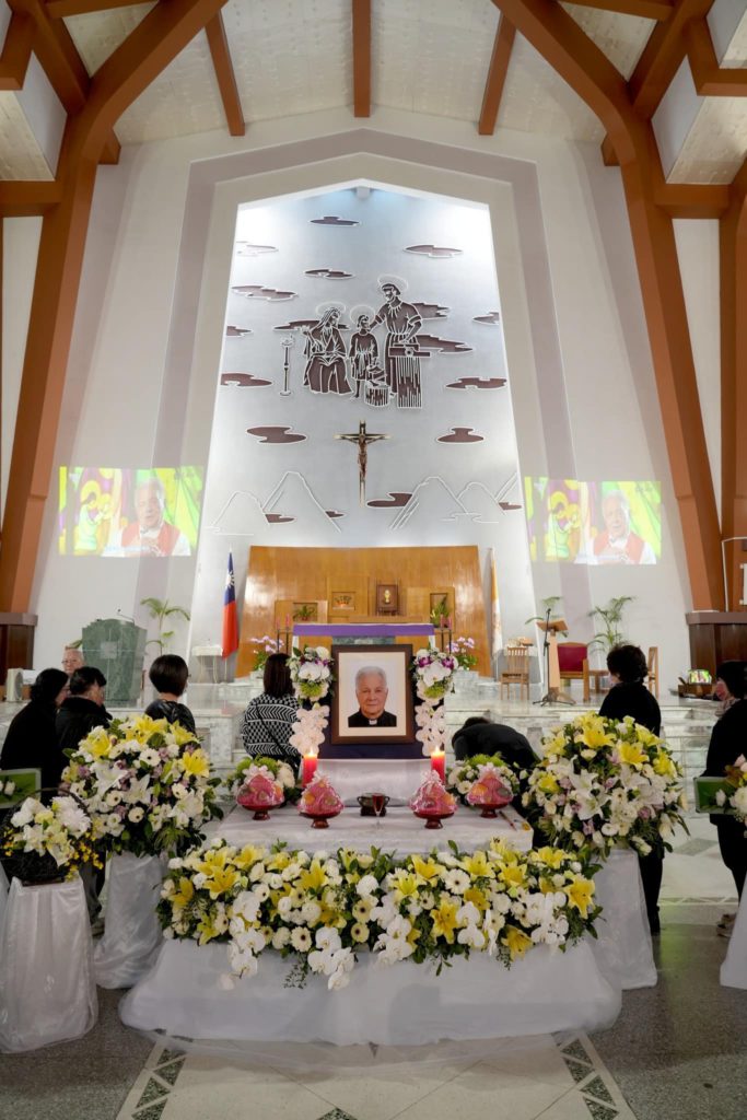 彌撒前瞻仰遺容
