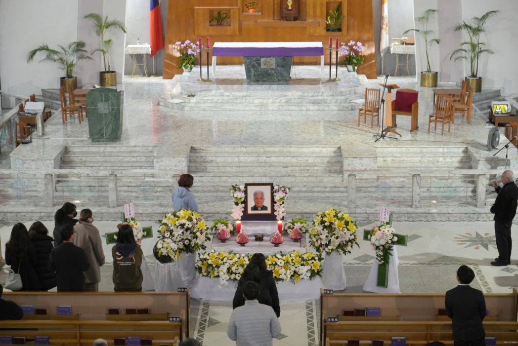 彌撒前瞻仰遺容