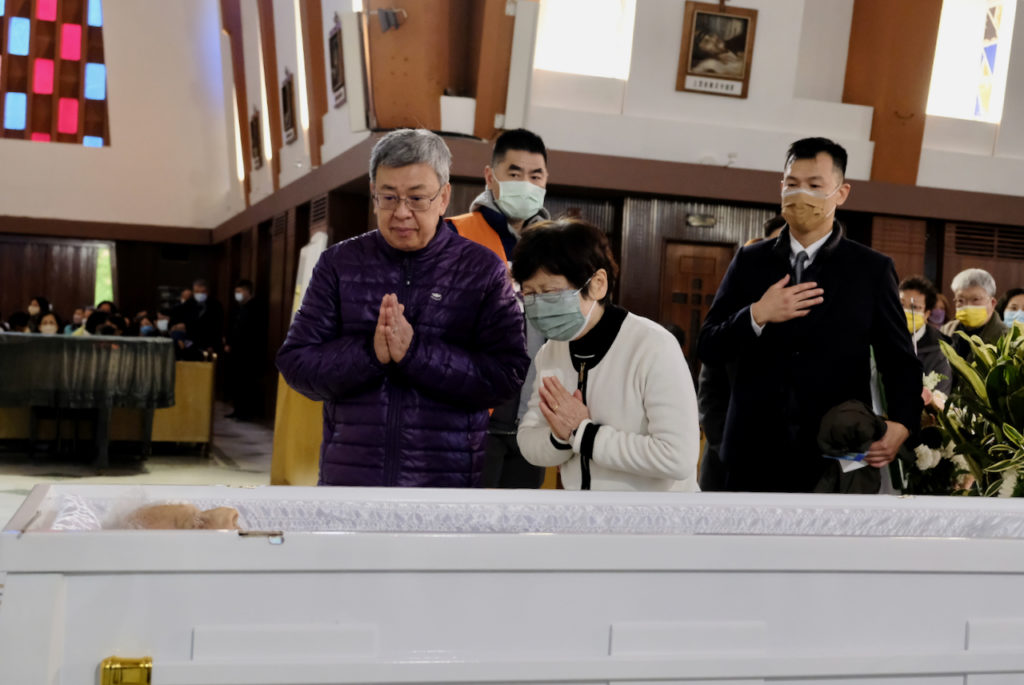 行政院長陳建仁先生伉儷瞻仰遺容