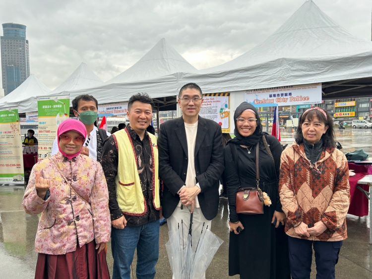 與基隆市市長謝國樑合影