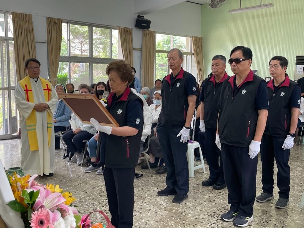 中華民國儲蓄互助協會理事長李春風女士率理事們前來致意