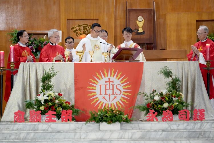 耶稣会2024授予执事司铎圣秩范庆灵神父圣祭