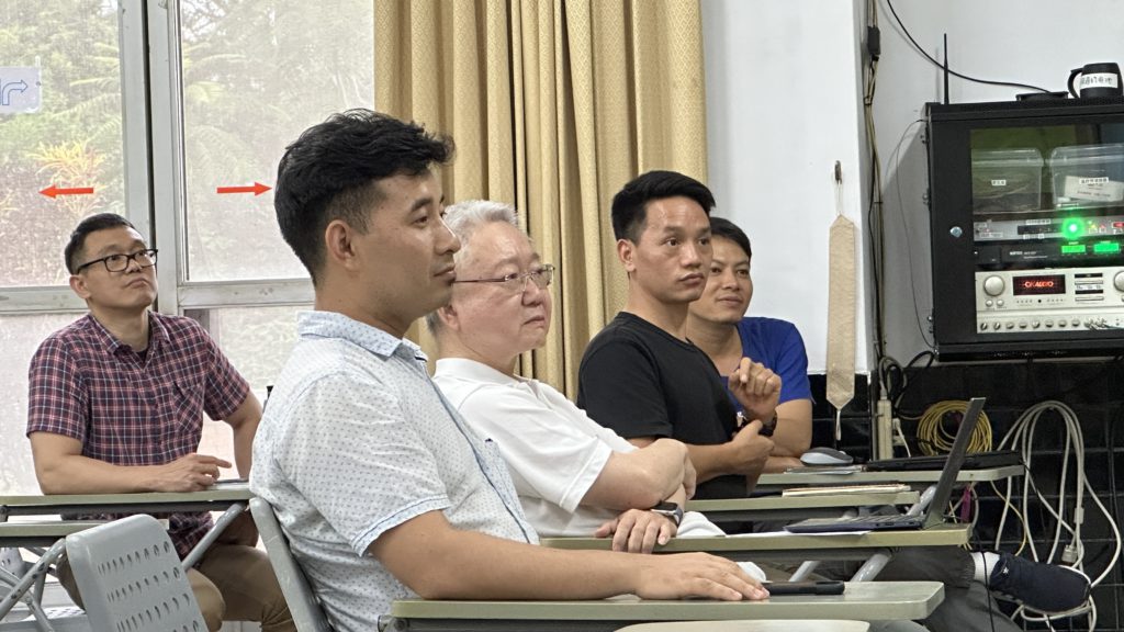 聚精會神聆聽