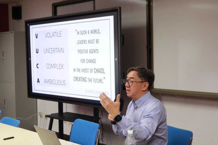 马尼拉雅典耀大学吴彰义神父