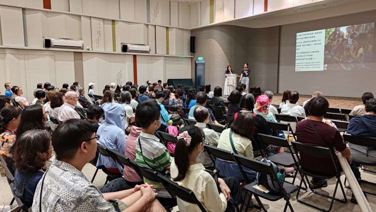 向貧窮學習講座會場