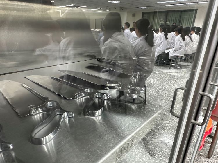 辅医解剖室器械