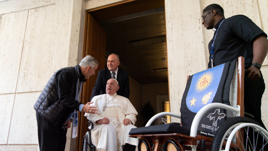 popemekongchairfeature