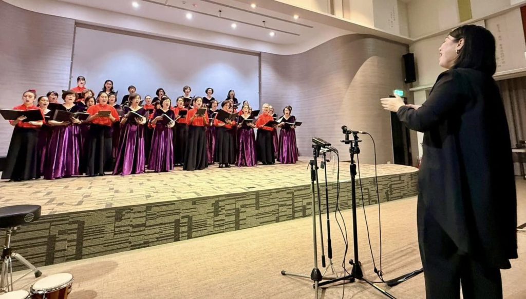AMDG 聖詠團與四分溪合唱團女聲演唱