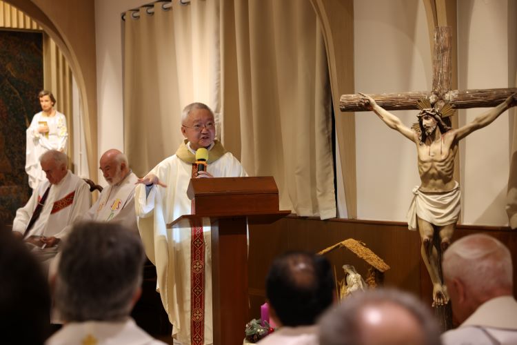 耶稣会中华省省会长董泽龙神父讲道