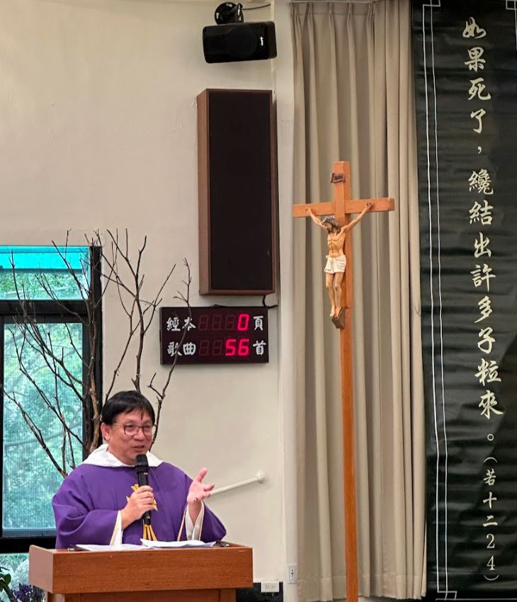 辅大校牧何万福神父证道