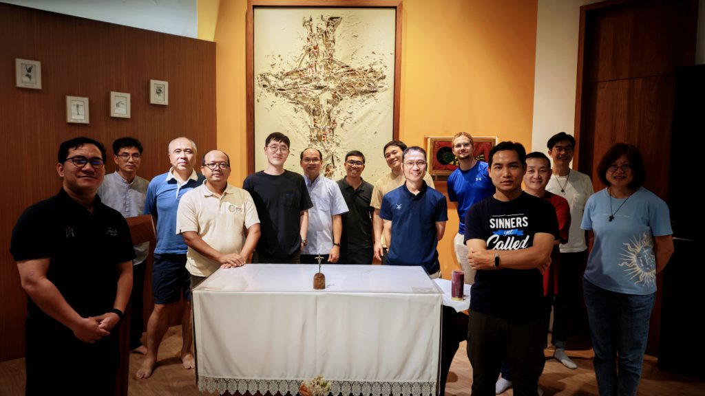 與會者在 Magis 青年中心聖堂合影