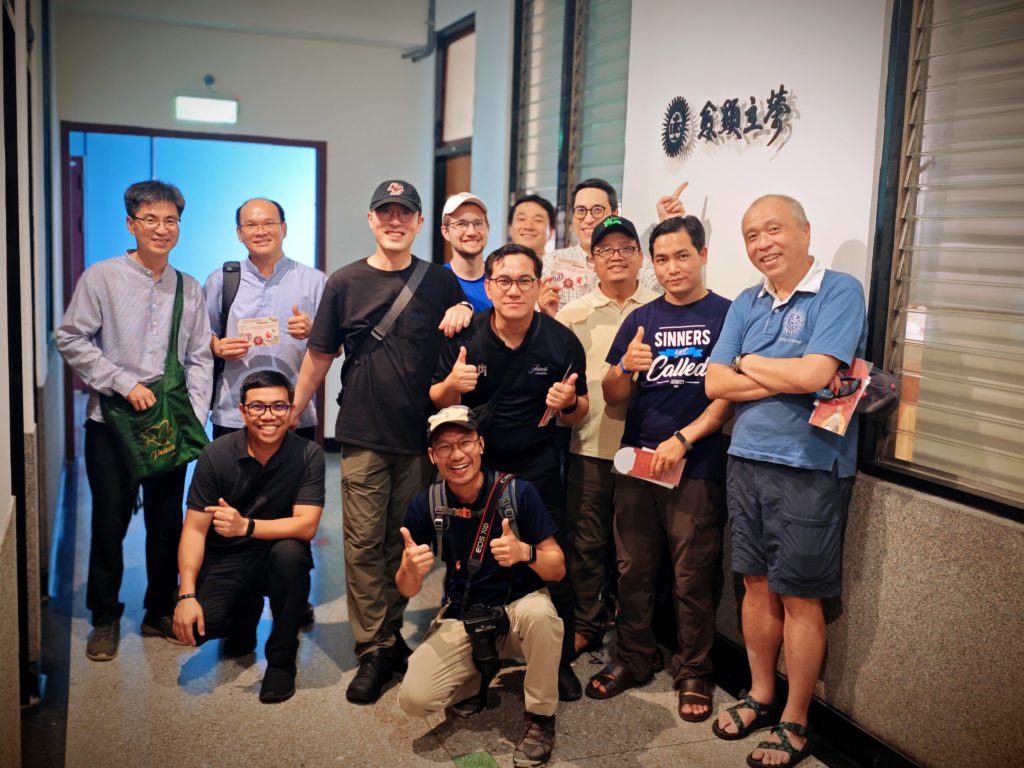 與會者拜訪通傳中心及資發室
